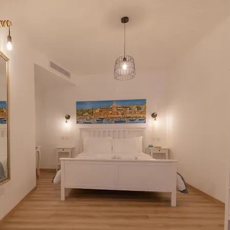 Roel Boutique Cospicua