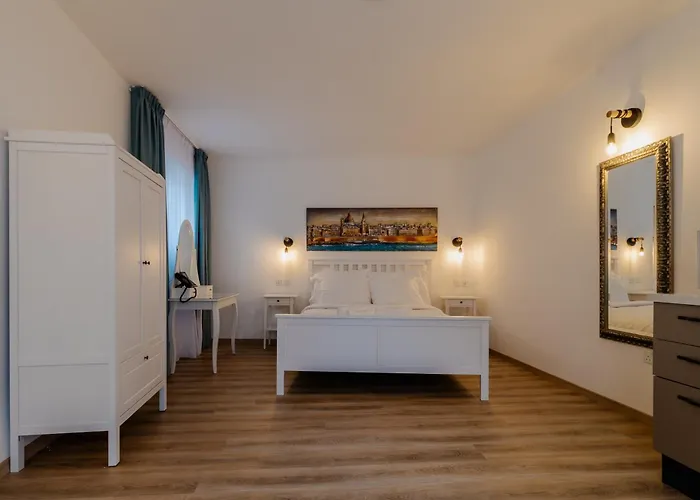 Roel Boutique Cospicua