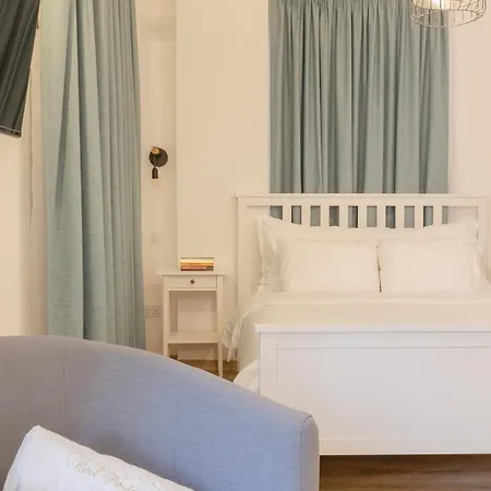 Roel Boutique * Cospicua